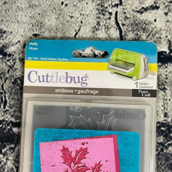 CUTTLEBUG Holly And Berries Embossing Folder - Picture 2 of 6